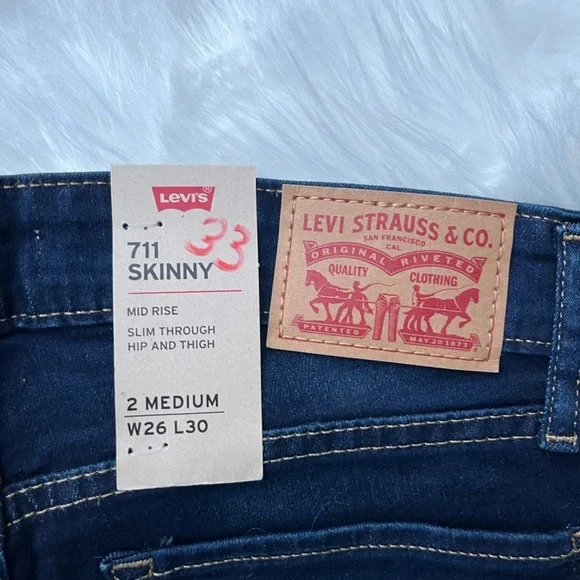 🆕Levi's 711 Skinny Mid Rise Women's Jeans Dark Wash Blue Size 2 Medium 26x30 - Picture 4 of 9